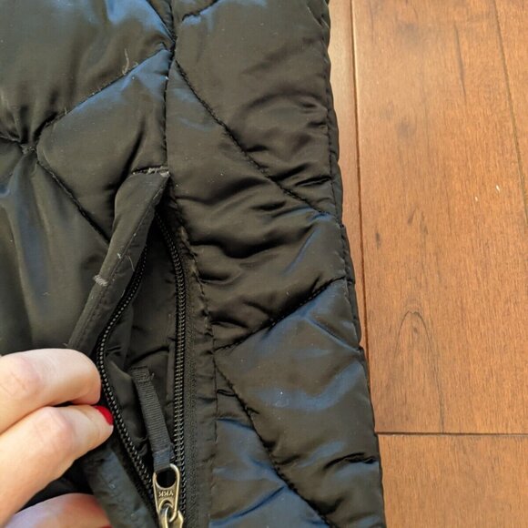 The North Face women's black 550 down filled vest - Picture 9 of 13